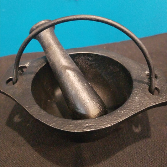 Cast iron Cauldron, Mortar and Pestle